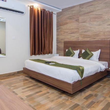 Hotel Treebo Trend Bipin International Lucknow Esterno foto