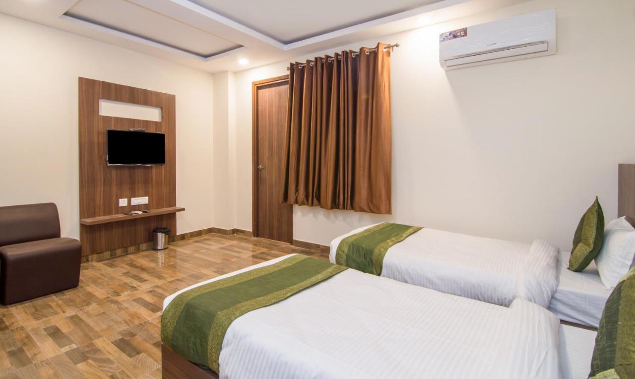 Hotel Treebo Trend Bipin International Lucknow Esterno foto