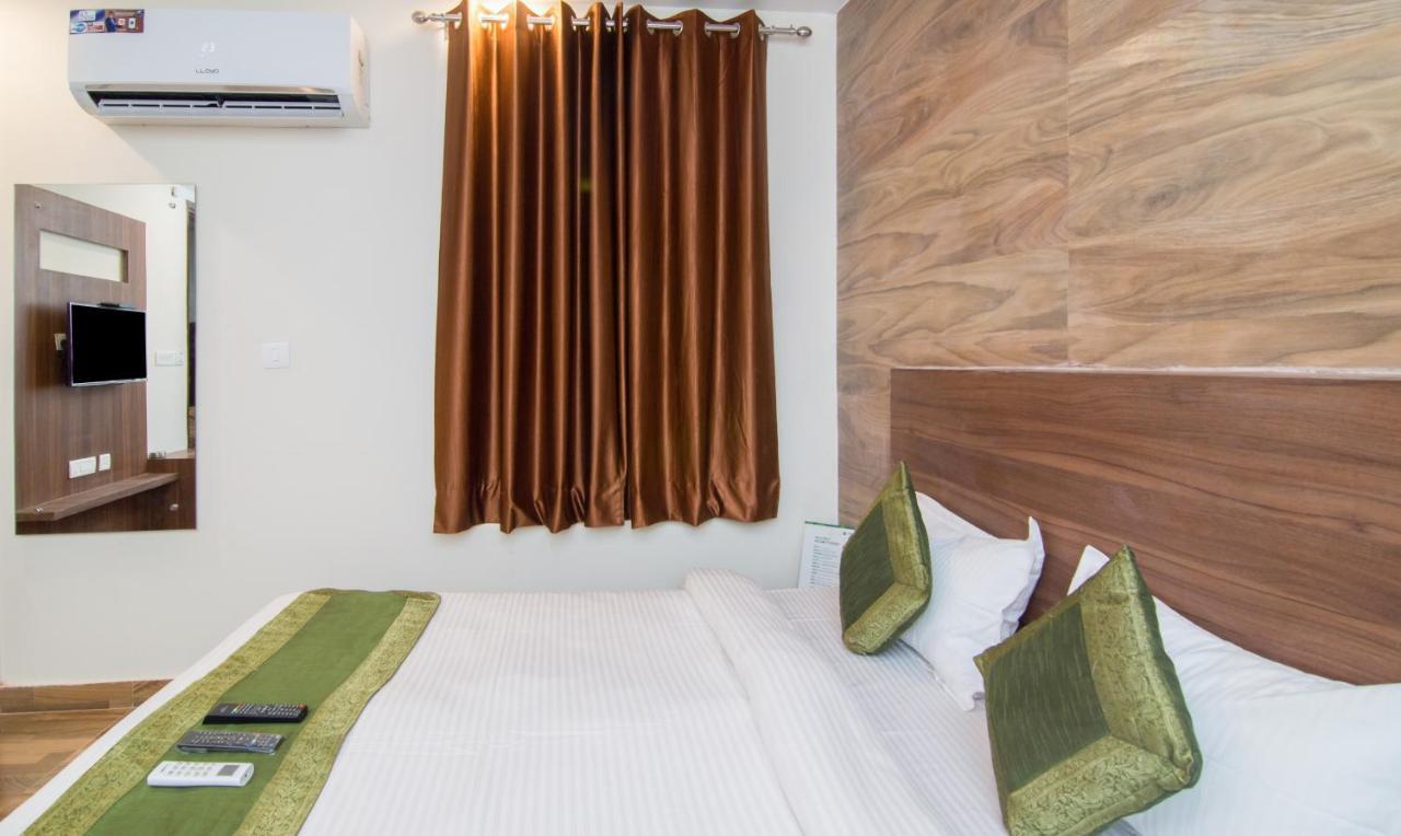 Hotel Treebo Trend Bipin International Lucknow Esterno foto