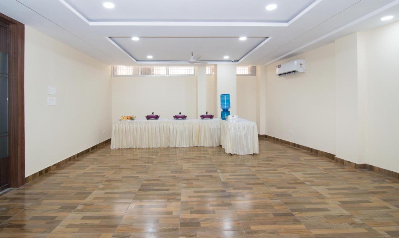 Hotel Treebo Trend Bipin International Lucknow Esterno foto