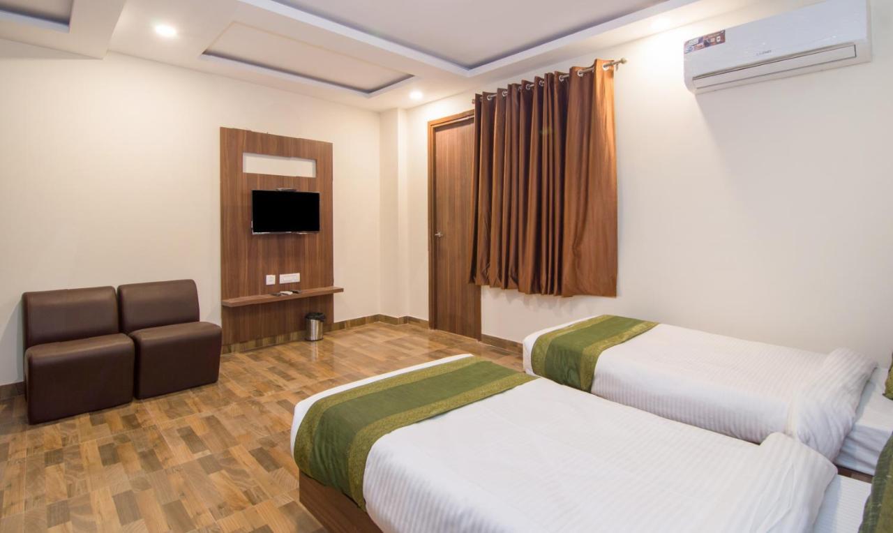 Hotel Treebo Trend Bipin International Lucknow Esterno foto