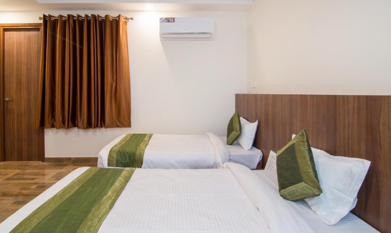 Hotel Treebo Trend Bipin International Lucknow Esterno foto