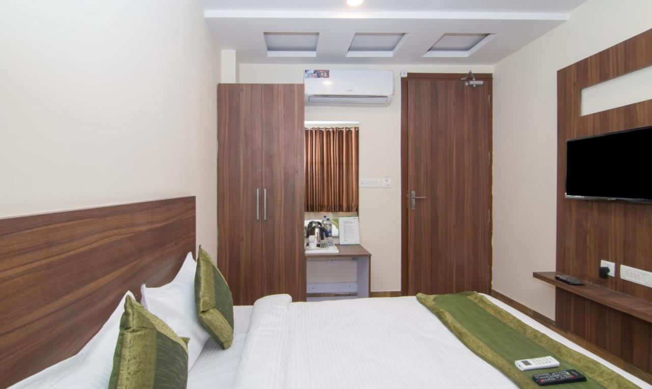 Hotel Treebo Trend Bipin International Lucknow Esterno foto