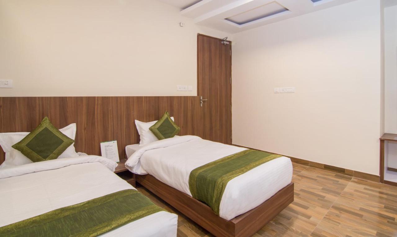 Hotel Treebo Trend Bipin International Lucknow Esterno foto