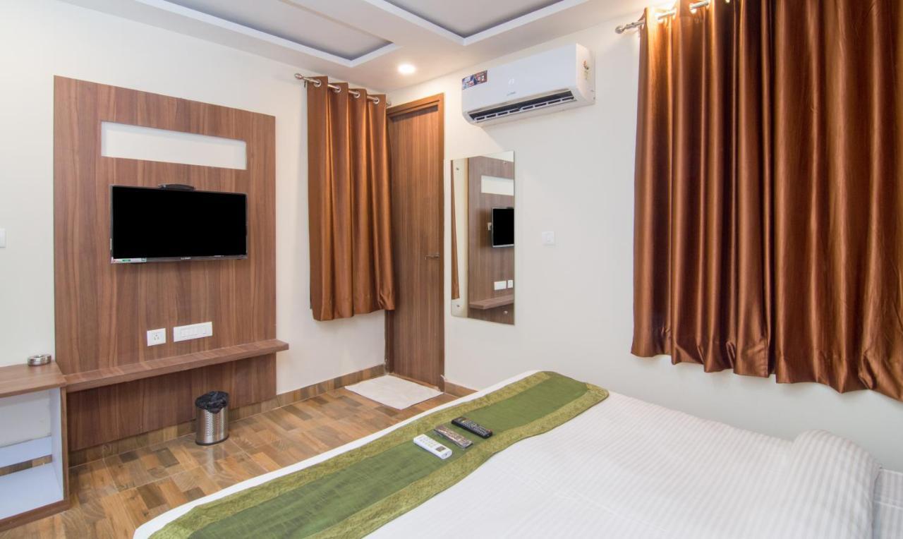 Hotel Treebo Trend Bipin International Lucknow Esterno foto